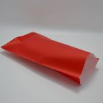 Pochettes cadeaux métallisées alu rouge FLUO du 7x15 au 25x30cm Recyclable pour les Commerces et les Boutiques