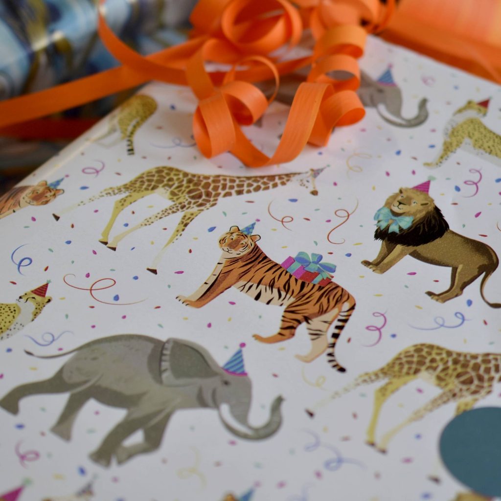 Rouleau / Bobine papier cadeau 70*100 70cm x 50m 50cm x 250m blanc animaux sauvages elephant girafe lion Cirque Fête Enfants pour boutiques FSC Italie