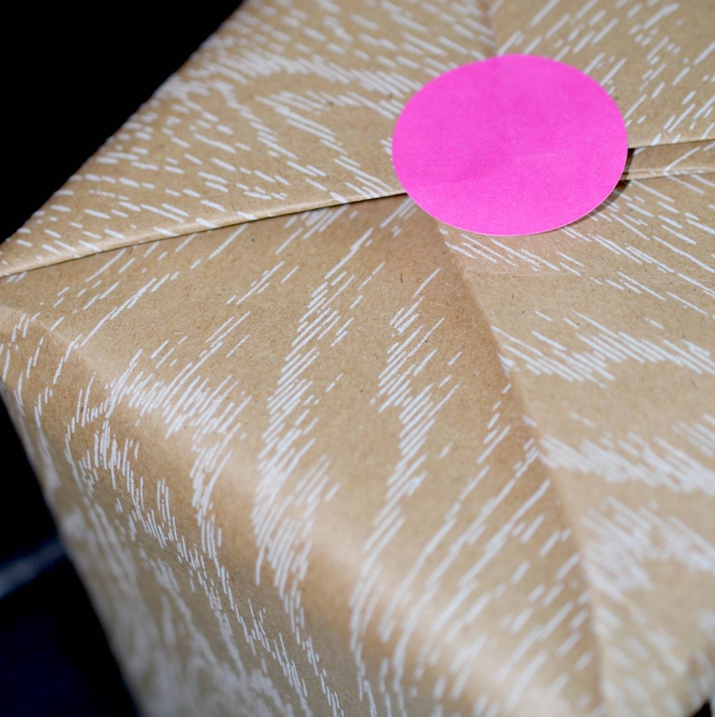 Emballage cadeau Papier cadeau imprimé fantaisie Bois cérusé blanc 70cmx100m comptoir Europe du Sud / Recyclable et compostable / Pour les Boutiques et les Commerces