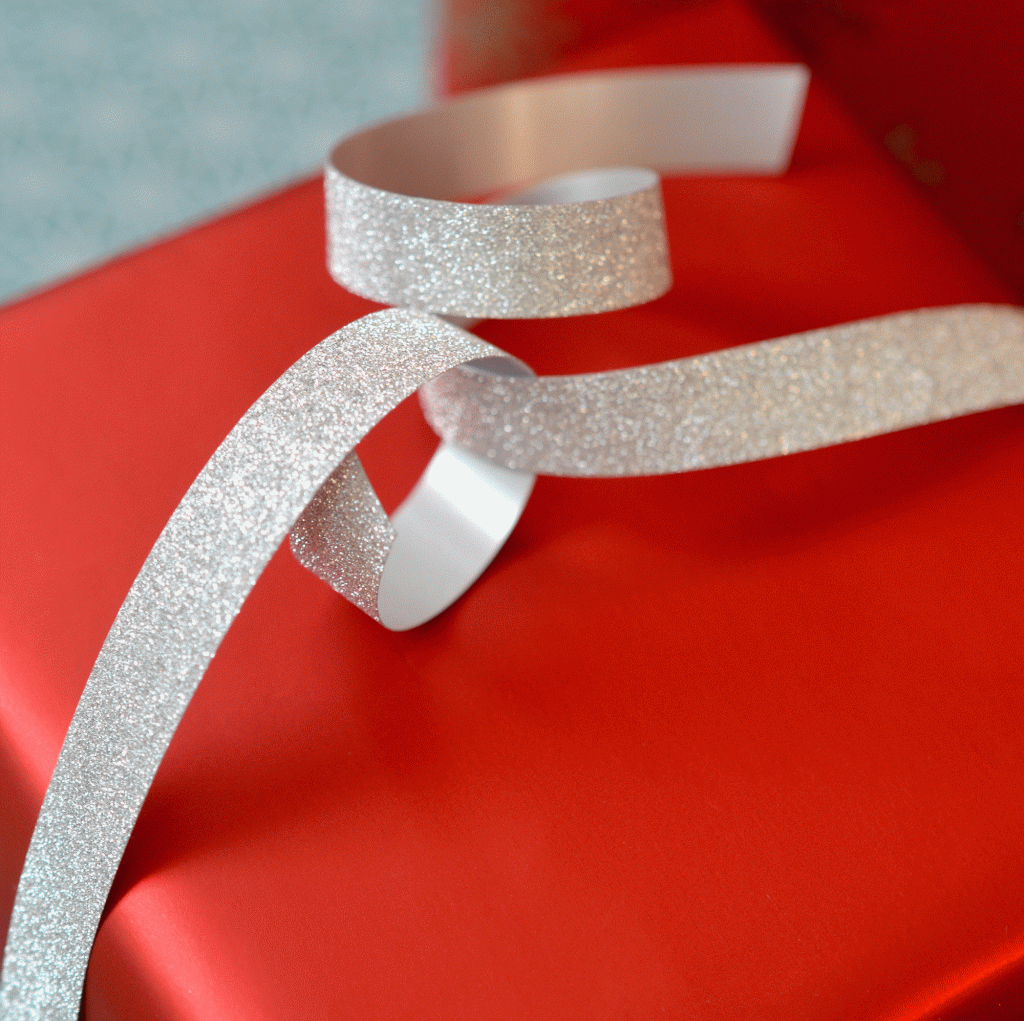 Emballage cadeau Papier cadeau Rouge Métal mat luxe 70cmx100m comptoir Europe du Sud Recyclable et compostable pour les Boutiques et les Commerces