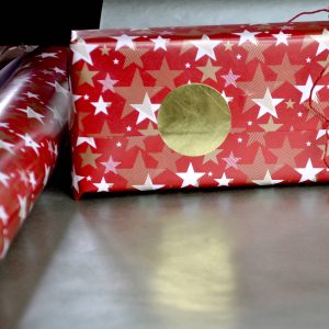 Rouleau Papier Cadeau Rouge Blanc Doré Etoiles Noël Fêtes fabriqué en France 70cm 50cm